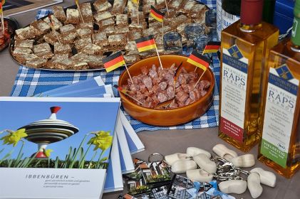 Während der Wirtschafts- und Handelsmesse „Foire-Exposition“ wird den Besuchern Ibbenbüren mit typischen Produkten „schmackhaft“ gemacht